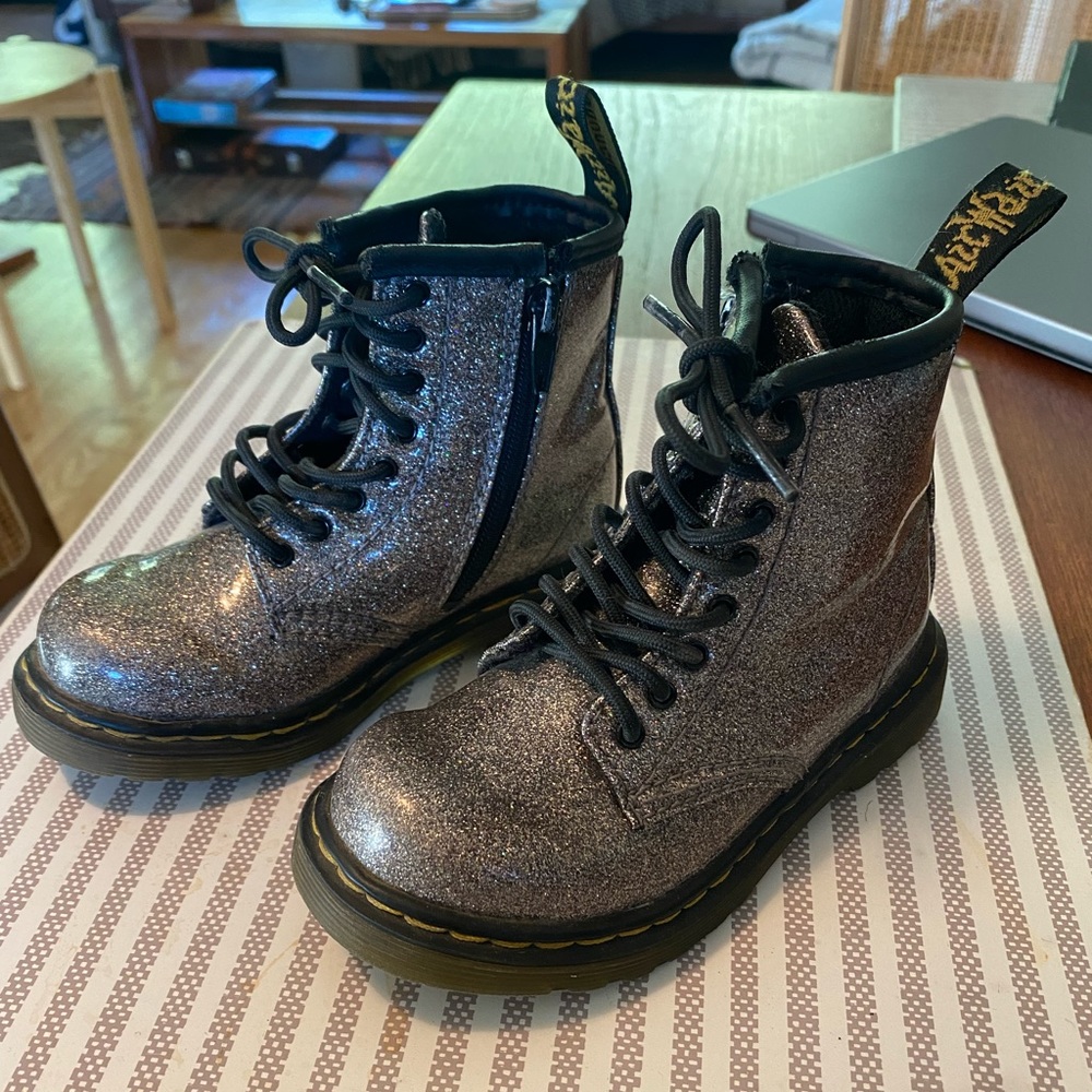 Dr. Martins toddler 1460 Glitter lace up boots size 8 US